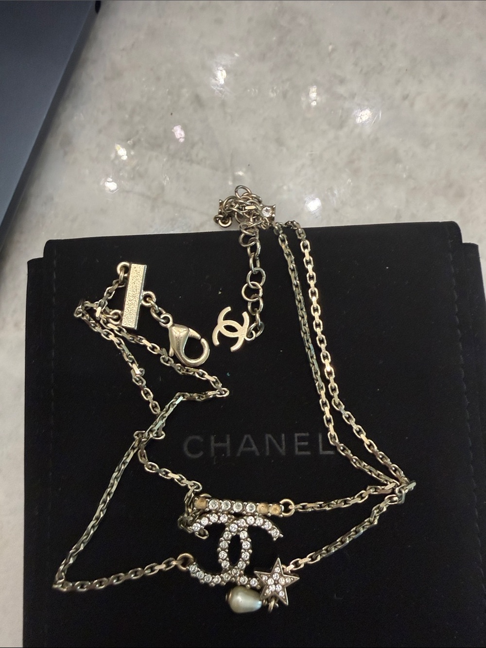CHANEL Gold Crystal CC chocker Necklace with Star and Pearl Charm